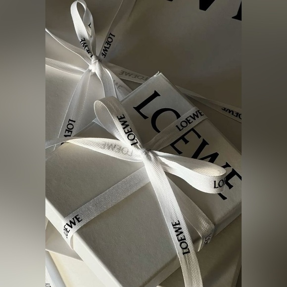 ❤️ Loewe mini box with ribbon - Picture 1 of 4
